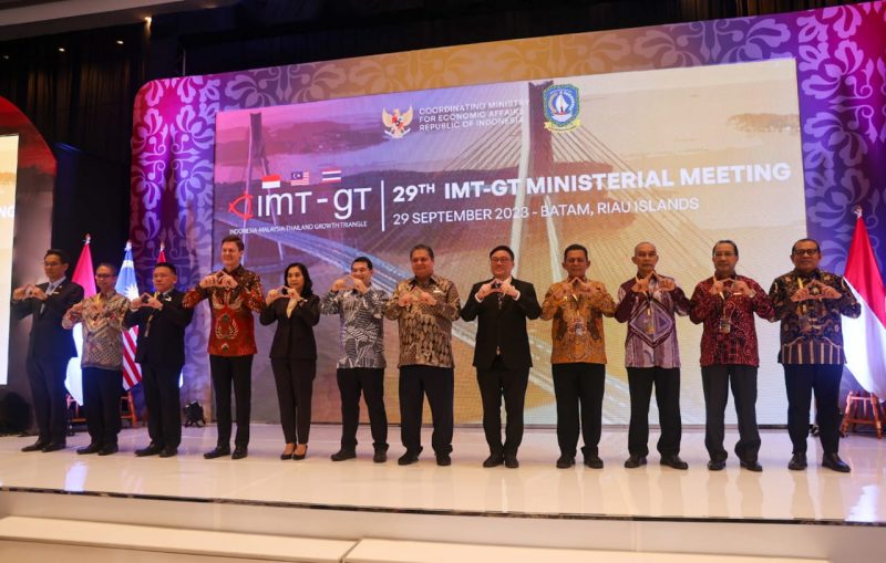 Menko Perekonomian RI Airlangga Hartarto memimpin pertemuan tingkat menteri dalam forum IMT-GT. Foto: Diskominfo Kepri 