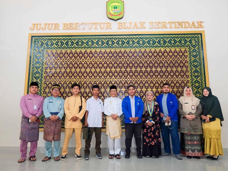 Wali Kota Tanjungpinang, Hasan, S.Sos., menerima kunjungan silaturahmi dari Pengurus Cabang Pergerakan Mahasiswa Islam Indonesia (PMII) Tanjungpinang-Bintan, di ruang Wali Kota, Senggarang, Jumat (29/9). Foto: Diskominfo Tanjungpinang 