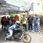 Wakil Wali Kota Batam Amsakar Achmad turut membuka Kejuaraan Daerah (Kejurda) Drag Race Kepri Putaran 2  di Sirkuit NP Temenggung Abdul Jamal Batam, Minggu (1/10/2023). Foto: INIKEPRI.COM 
