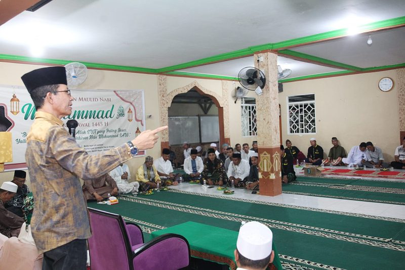 menghadiri Maulid Nabi Muhammad SAW di Masjid Darul Aman Perumahan Benih Raya, Tanjungriau,  Minggu (1/10/2023). Foto: INIKEPRI.COM 