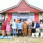 Gubernur Kepri Ansar Ahmad kembali menyerahkan bantuan sosial paket sembako bagi masyarakat Keluarga Penerima Manfaat (KPM), yang dibarengkan dengan Penyerahan Bantuan Pemerintah Tahap 2, bertempat di Fasum RW IV Kavling Lama Batu Aji Permai, Sagulung Kota Batam, Selasa (3/10/2023). Foto: Diskominfo Kepri 