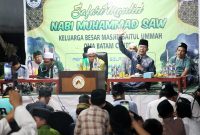 Wakil Wali Kota Batam Amsakar Achmad saat memenuhi undangan Safari Maulid Nabi Muhammad SAW Keluarga Besar Masjid Baitul Ummah dan masyarakat Perumahan Oma Batam Kota, Selasa (3/10/2023) malam. Foto: INIKEPRI.COM 