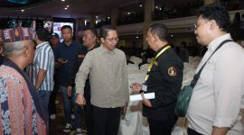 Wakil Wali Kota Batam Amsakar Achmad menghadiri Pelantikan perdana Badan Pengurus Rumpun Melanesia Bersatu (RMB) Kepri periode 2023-2028 di Ball room Hotel Pasific Batam, Minggu (8/10/2023) sore. Foto: INIKEPRI.COM 