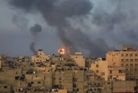 Arsip - Dalam foto yang diambil pada 11 Mei 2021 ini, terlihat asap hitam mengepul ke langit akibat ledakan yang disebabkan serentetan serangan israel di Kota Younis di Jalur Gaza bagian selatan. Foto: ANTARA/Yasser Qudih/Xinhua/tm