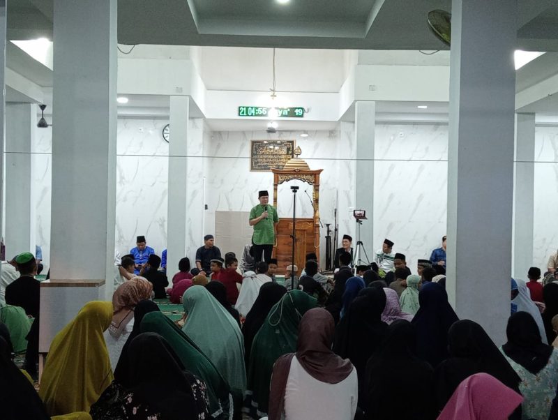 Forum Komunikasi RT/RW Kelurahan Batu IX menggelar peringatan Maulid Nabi Muhammad SAW 1445 Hijriah di Masjid AL-Gaffar, Jalan Cendrawasih Batu 8, Senin (9/10/2023) malam. Foto: Diskominfo Tanjungpinang