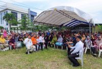 Gubernur Kepulauan Riau H. Ansar Ahmad kembali menyerahkan bantuan pangan cadangan beras dari pemerintah untuk tahun 2023. Bantuan kali ini ditujukan kepada masyarakat Kota Batam. Foto: Diskominfo Kepri 