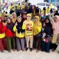Cen Sui Lan Anggota DPR RI Fraksi Golkar Dapil Kepri bersama Pokdakan Maju Utama Jaya Kampung Tua Dapur 12 Sagulung-Batam dan penerima program bedah rumah, pada acara serah terima Keramba Jaring Apung (KJA) HDPE, Minggu (8/10/2023). Foto:, Dok. suaraserumpun.com