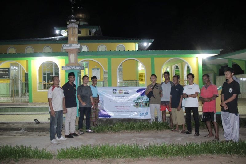 Karang Taruna Provinsi Kepulauan Riau melanjutkan Program Energi Berkeadilan dengan memberikan  bantuan berupa PLTS (pembangkit listrik tenaga surya) untuk rumah ibadah di Mesjid Baburrahim Desa Kelombok, Kabupaten Lingga, Kepri. Foto: INIKEPRI.COM
