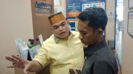Izzy Samsul Marsin SE, MM, mendatangi kantor Ombdusman RI perwakilan Kepri pada Jumat (13/10/2023) pagi, guna mempertanyakan surat rekomendasi yang dikeluarkannya berisi adanya dugaan maladministrasi yang terjadi di lahan PT CMG. Foto : INIKEPRI.COM 