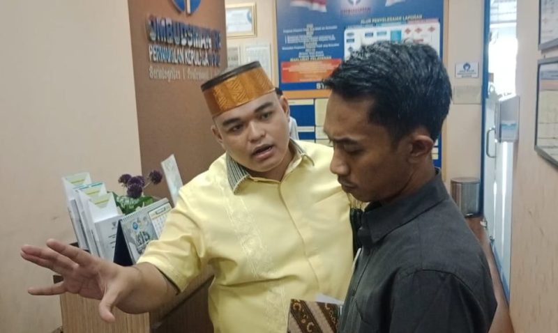 Izzy Samsul Marsin SE, MM, mendatangi kantor Ombdusman RI perwakilan Kepri pada Jumat (13/10/2023) pagi, guna mempertanyakan surat rekomendasi yang dikeluarkannya berisi adanya dugaan maladministrasi yang terjadi di lahan PT CMG. Foto : INIKEPRI.COM