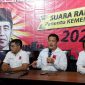 Ketua Badan Pemenangan Pilpres Projo Panel Barus (kedua dari kanan) menjawab pertanyaan awak media pada konferensi pers Rakernas VI Projo di Jakarta, Kamis (12/10/2023). Foto: ANTARA/Uyu Septiyati Liman