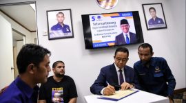 Anies Rasyid Baswedan Calon Presiden RI dari Koalisi Perubahan melakukan kunjungan ke Kuala Lumpur, Malaysia. Di sela-sela beberapa kegiatan Anies selama di Kuala Lumpur, Anies  juga melakukan kegiatan untuk mengunjungi serta meresmikan Kantor Perwakilan Luar Negeri Partai NasDem di Malaysia, Rabu (11/10/2023). Foto: INIKEPRI.COM 
