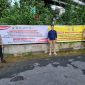 Guna meningkatkan kesadaran dan literasi  serta mencegah terjadinya pengiriman PMI secara tidak resmi keluar negeri dan ancaman hukuman bagi pengurusnya, Pos Polisi Pelabuhan Batam Center menebar spanduk dan banner di sekitar pelabuhan tersebut, pada Jumat (12/10/2023).Foto: INIKEPRI.COM 