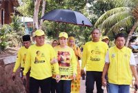 Cen Sui Lan Anggota DPR RI Fraksi Golkar Dapil Kepri bersama rombongan meninjau hasil kegiatan bedah rumah program BSPS di Puluh Buluh,Kecamatan Bulang, Kota Batam. Foto: Dok. suaraserumpun.com