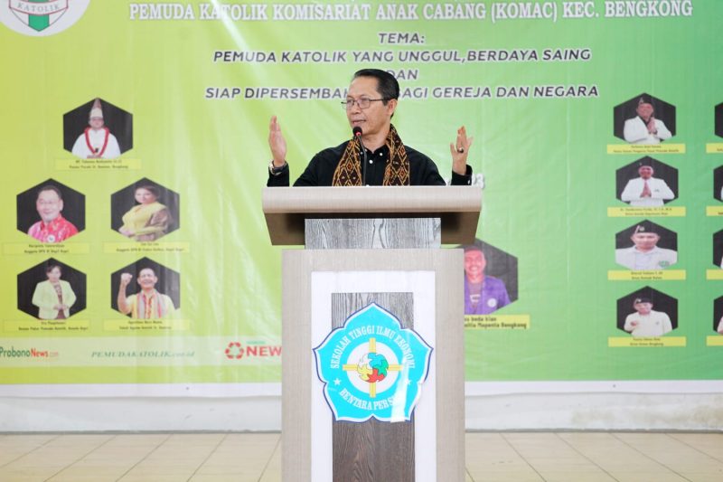 Wakil Wali Kota Batam Amsakar Achmad membuka kegiatan Masa Penerimaan Anggota Baru (Mapenta) Pemuda Katolik Komisariat Anak Cabang (Komac) Bengkong di GSG Paroki St. Damian Bengkong, Minggu (15/10/2023). Foto: INIKEPRI.COM 