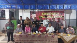 Ketua Dewan Perwakilan Rakyat Daerah (DPRD) Kota Batam Nuryanto S.H., M.H. untuk kesekian kalinya turun ke masyarakat guna menyerap dan menjaring aspirasi warga dalam masa reses DPRD Kota Batam di Bengkong Ratu Rt 01/Rw 06, Kelurahan Bengkong Laut, Bengkong, Batam, pada Senin (16/10/2023) malam. Foto: INIKEPRI.COM 
