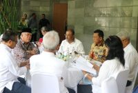 Gubernur Kepulauan Riau Ansar Ahmad didampingi oleh Bupati Karimun Aunur Rafiq bertemu langsung dengan Menteri Pekerjaan Umum dan Perumahan Rakyat (PUPR) Basuki Hadimuljono di Gedung Kementerian PUPR Jakarta, Selasa (17/10/2023). Foto: Diskominfo Kepri 