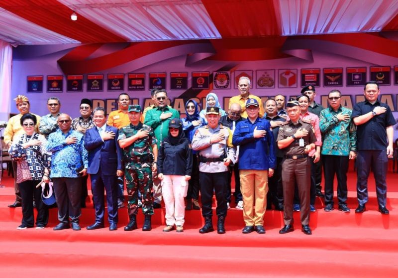 TNI, Polri, Komisi Pemilihan Umum (KPU), Dewan Kehormatan Penyelenggara Pemilu (DKPP), Badan Pengawas Pemilihan Umum (Bawaslu) dan partai politik peserta Pemilu 2024 sepakat menggelar pemilu damai. Foto: Dok. Humas Polri 