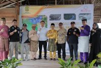 Penjabat Wali Kota Tanjungpinang, Hasan, S.Sos, meresmikan kawasan Minawisata Kampung Madong - Sei Nyirih, Kamis (19/10/2023) di Rumah Makan Bandar Seafood, Kampung Sei Nyirih, Kelurahan Kampung Bugis, Tanjungpinang Kota. Foto: Diskominfo Tanjungpinang 