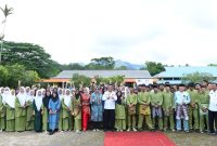 Gubernur Kepulauan Riau H. Ansar Ahmad berkunjung ke SMAN 1 Lingga di Daik, Kabupaten Lingga, Jum'at (20/10/2023). Kunjungan ke sekolah merupakan agenda rutin Gubernur Ansar dalam setiap kunjungan kerjanya ke daerah. Foto: Diskominfo Kepri 