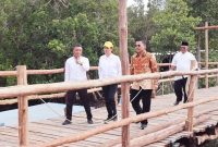 Anggota Komisi V DPR RI dari Fraksi Golkar Dapil Kepulauan Riau (Kepri), Cen Sui Lan, menyatakan niatnya untuk membangun sebuah jembatan permanen di Kampung Sei Lepan, Desa Kuala Sempang, Kecamatan Seri Kuala Lobam, Kabupaten Bintan. Foto: Istimewa

