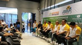 Gubernur Ansar pada konferensi pers usai flag off Bintan Triathlon 2023 di Lagoi Bay, Bintan, Sabtu (21/10/2023). Foto: Diskominfo Kepri 