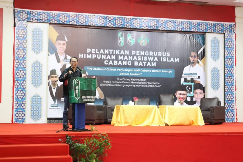 Wakil Wali Kota Batam Amsakar Achmad menghadiri pelantikan Pengurus Himpunan Mahasiswa Islam (HmI) Cabang Batam Periode 2023-2024 di Ballroom Golden Prawn, Minggu (22/10/2023) sore. Foto: INIKEPRI.COM
