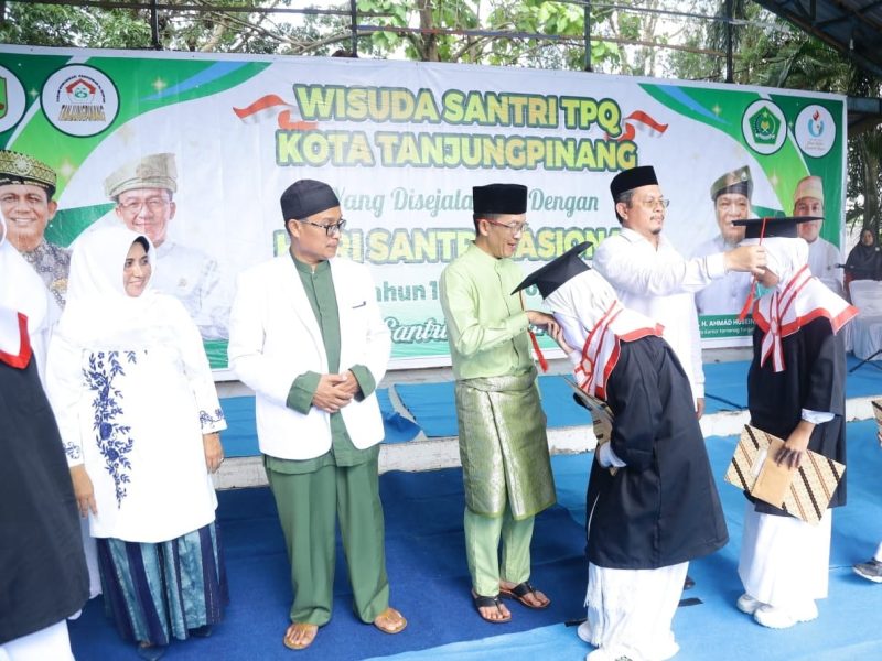 Peringatan Hari Santri Nasional 2023 menjadi momen istimewa bagi seribu anak santri di Kota Tanjungpinang, Kepulauan Riau (Kepri), yang telah menjalani pendidikan ilmu Al Quran. Foto: Diskominfo Tanjungpinang 
