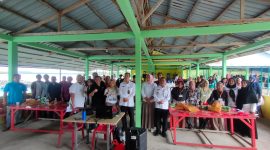 Sebanyak 40 orang peserta diberi pelatihan pemandu wisata buatan dan pengelola desa wisata. Pelatihan dilaksanakan di Rumah Makan Kampung Madong, Kelurahan Kampung Bugis, Tanjungpinang Kota. Foto: Diskominfo Tanjungpinang 