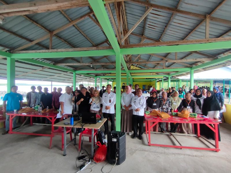 Sebanyak 40 orang peserta diberi pelatihan pemandu wisata buatan dan pengelola desa wisata. Pelatihan dilaksanakan di Rumah Makan Kampung Madong, Kelurahan Kampung Bugis, Tanjungpinang Kota. Foto: Diskominfo Tanjungpinang 