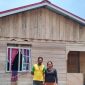 Usman Warga Desa Laboh-Lingga Berterima Kasih ke anggota DPR RI dari Partai Golkar Dapil Kepulauan Riau Cen Sui Lan karena mendapat program bedah rumah. Foto: Dok. CSL 