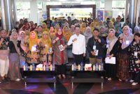 Wakil Wali Kota Batam Amsakar Achmad pada pembukaan Lomba Menulis dan Membaca Puisi di Auditorium BCS Mall, Kamis (26/10/2023) siang. Foto:INIKEPRI.COM 