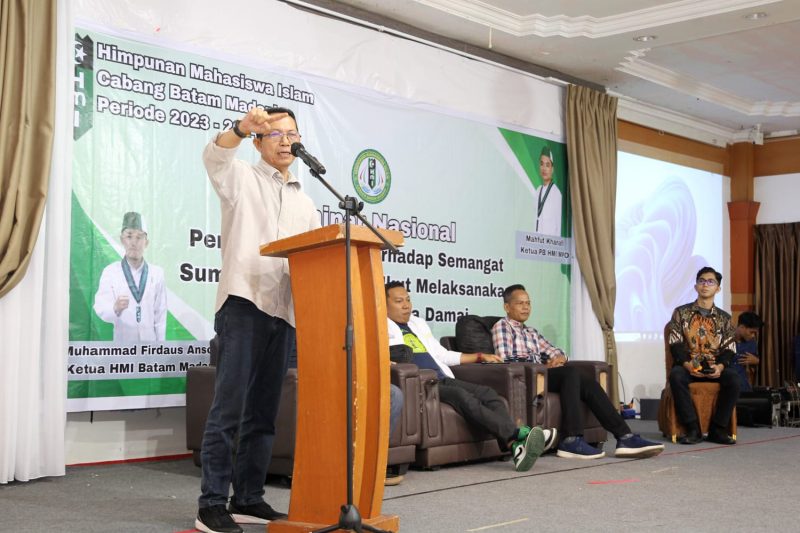 Wakil Wali Kota Batam Amsakar Achmad menghadiri seminar nasional kepemudaan yang diadakan HMI Cabang Batam Madani di Ballroom Golden Prawn Minggu, (29/10/2023). Foto: INIKEPRI.COM 