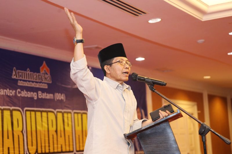 Wakil Wali Kota Batam Amsakar Achmad saat menghadiri Seminar Umrah dan Haji Plus Bersama Arminareka di Ruang New York Lantai 3 Harmoni One Convention Hotel Batam Centre, Minggu (29/10). Foto: INIKEPRI.COM
