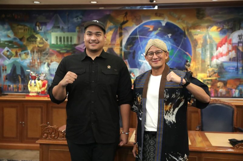 Menteri Pemuda dan Olahraga Republik Indonesia (Menpora RI) Dito Ariotedjo melakukan pertemuan dengan Menteri Pariwisata dan Ekonomi Kreatif (Menparekraf) Sandiaga Salahuddin Uno, Selasa (31/10/2023) siang di Kantor Kemenparekraf, Gedung Sapta Pesona, Jalan Merdeka Barat, Jakarta. Foto: Raiky/Kemenpora