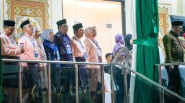 Gubernur Kepulauan Riau H. Ansar Ahmad menghadiri pembukaan Seleksi Tilawatil Qur’an dan Hadits (STQH) Nasional XXVII Tahun 2023 di Arena Utama H. Abdurrahman Sayoeti, Kota Jambi, Senin (30/10/2023). Foto: Diskominfo Kepri 