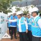 Gubernur Kepulauan Riau Ansar Ahmad meresmikan Pembangkit Listrik Tenaga Surya (PLTS) serta Bantuan Pasang Baru Listrik (BPBL) di Pulau Panjang, Kota Batam, Rabu (1/11/2023). Foto: Diskominfo Kepri 