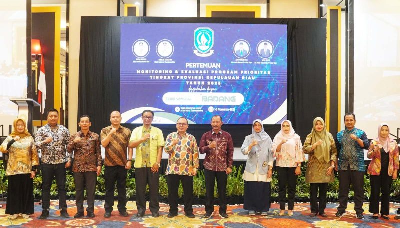 Sekretaris Daerah Provinsi Kepulauan Riau Adi Prihantara  mewakili Gubenur Kepri secara resmi  Melaunching Aplikasi Sistem Informasi dan Bank Data Kesehatan Kepri Gemilang (SIBADANG) bertempat di Ballroom Trans Convention Center Aston, Kamis, (2/11/2023). Foto: Diskominfo Kepri 