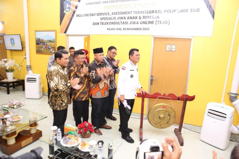 Penjabat (Pj.) Wali Kota Tanjungpinang, Hasan, S.Sos menghadiri kegiatan peresmian layanan MCU One Day Service, Assessment Terintegrasi, Poliklinik Sub Spesialis Jiwa Anak & Remaja, dan Telekonsultasi Jiwa Online (TEJO), pada Rumah Sakit Jiwa dan Ketergantungan Obat (RSJKO) Engku Haji Daud, Tanjung Uban, Kamis (2/11/2023). Foto: Diskominfo Tanjungpinang 