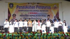 Gubernur Kepulauan Riau Ansar Ahmad mengukuhkan Pengurus Himpunan Keluarga Bawean (HIKAB) Provinsi Kepri di Taman Kota Kijang, Bintan, Minggu (5/11/2023). Foto: Diskominfo Kepri 