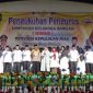 Gubernur Kepulauan Riau Ansar Ahmad mengukuhkan Pengurus Himpunan Keluarga Bawean (HIKAB) Provinsi Kepri di Taman Kota Kijang, Bintan, Minggu (5/11/2023). Foto: Diskominfo Kepri 