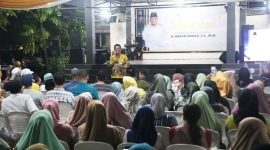 Gubernur Kepulauan Riau Ansar Ahmad bersilaturahmi dengan masyarakat Perumahan Marcelia, Kota Batam, Minggu (5/11/2023) malam. Foto: Diskominfo Kepri 