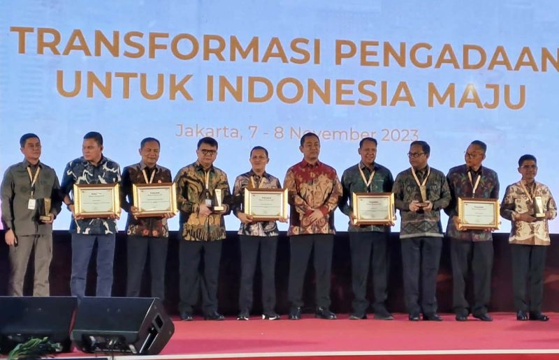 Pemerintah Provinsi Kepulauan Riau (Kepri) kembali menunjukkan kinerja yang baik dalam bidang pengadaan barang dan jasa pemerintah. Pada tahun ini, Pemprov Kepri berhasil meraih penghargaan Indeks Tata Kelola Pengadaan (ITKP) terbaik ke-II secara nasional untuk kategori Pemerintah Provinsi. Foto: Diskominfo Kepri 