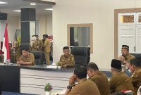 Penjabat (Pj.) Wali Kota Tanjungpinang, Hasan, S.Sos., pimpin rapat koordinasi Perangkat Daerah bulan November. Rapat dilaksanakan di Aula Sultan Sulaiman Badrul Alamsyah, Kantor Wali Kota, Selasa (7/11). Foto: Diskominfo Tanjungpinang 