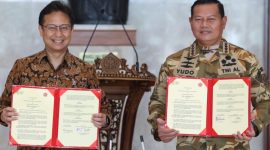 Kemenkes dan TNI menyepakati kerja sama bidang Kesehatan yang tertuang dalam MOU yang ditandatangani oleh Menkes Budi Gunadi Sadikin dan Panglima TNI Yudo Margono. Foto: Kemenkes