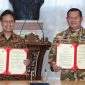 Kemenkes dan TNI menyepakati kerja sama bidang Kesehatan yang tertuang dalam MOU yang ditandatangani oleh Menkes Budi Gunadi Sadikin dan Panglima TNI Yudo Margono. Foto: Kemenkes