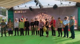 Dinas Kebudayaan dan Pariwisata (Disbudpar) Kota Tanjungpinang berkolaborasi dengan Lembaga Adat Melayu (LAM) menggelar Festival Silat Serumpun 2023, di laman Tugu Sirih, Kawasan Gurindam 12, Tanjungpinang, Kepulauan Riau (Kepri), Kamis (9/11/2023). Foto: Diskominfo Tanjungpinang 
