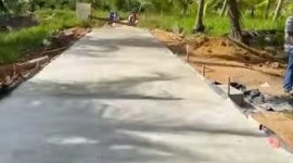 Jalan beton di Desa Sungai Sebesi Karimun dari hasil pembangunan lewat PISEW aspirasi Cen Sui Lan. Foto: Istimewa 