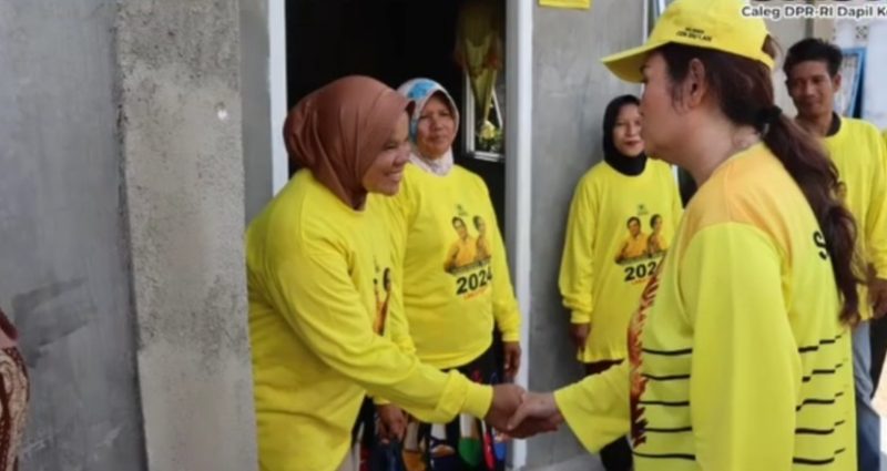 Cen Sui Lan Anggota Komisi V DPR RI Fraksi Golkar Dapil Kepri bersilaturahmi dengan warga penerima bantuan rehab rumah program BSPS dari dana aspirasi Cen Sui Lan. Foto: Istimewa 