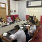 Pemerintah Kota Tanjungpinang melalui Bagian Pemerintahan melakukan rapat lanjutan Persiapan Titik Lokasi dan Pemasangan Alat Peraga Kampanye (APK) di ruang rapat Lt.2 kantor Wali Kota, Selasa (14/11/2023). Foto: Diskominfo Tanjungpinang 
